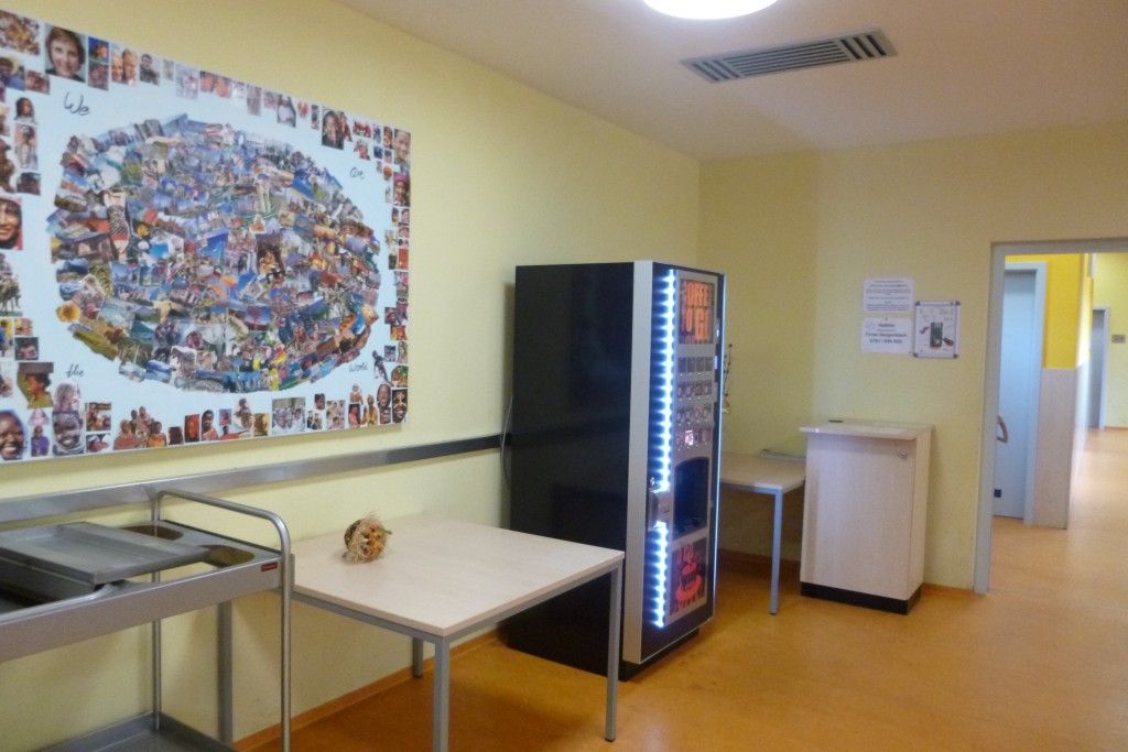 Heißgetränkeautomat an der Essensausgabe